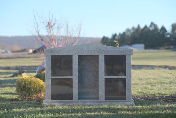 mantle-memorial-2
